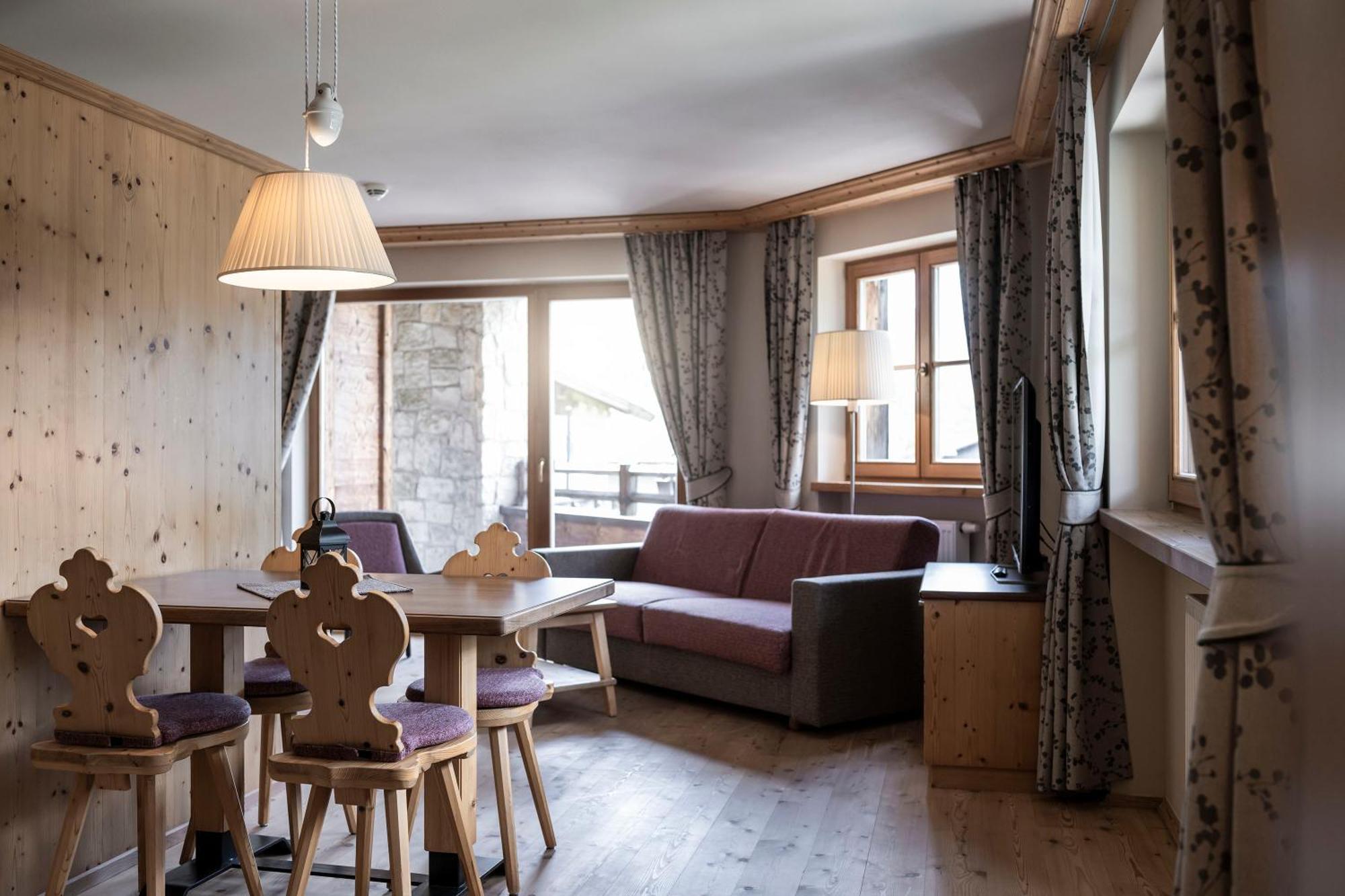 Post Alpina - Family Mountain Chalets Сан-Кандидо Номер фото